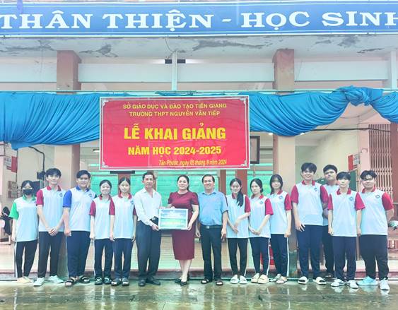 Trao Hoc Bong Dau Nam hoc 2024 3