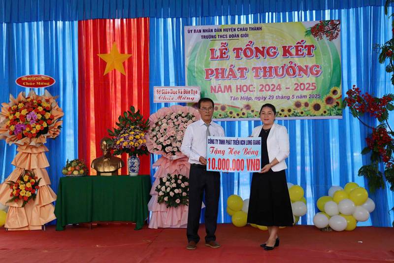 Trao_Hoc_Bong_Thao_Sang_Uoc_Mo_3.jpg